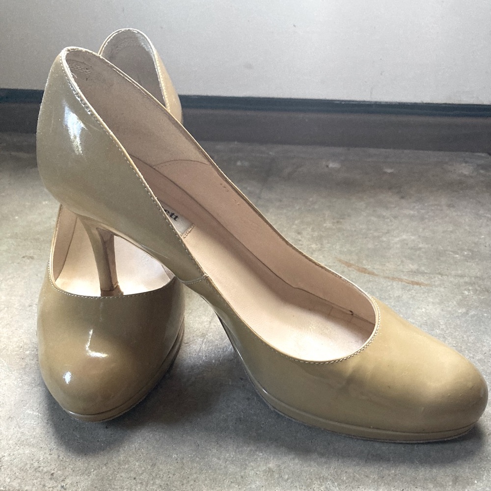 LK Bennett patent nude pumps. Size 39; fit more like a 38. Heel height: 3”.